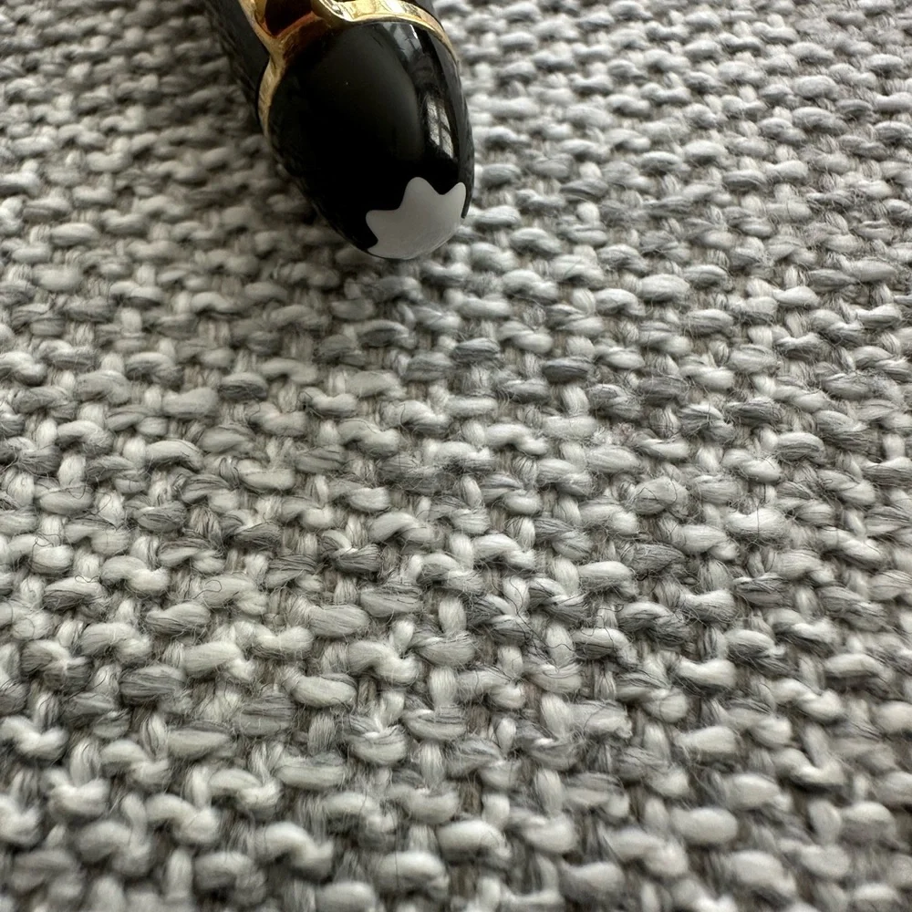 Elegant Black and Gold Pen - Picture 2 of 4